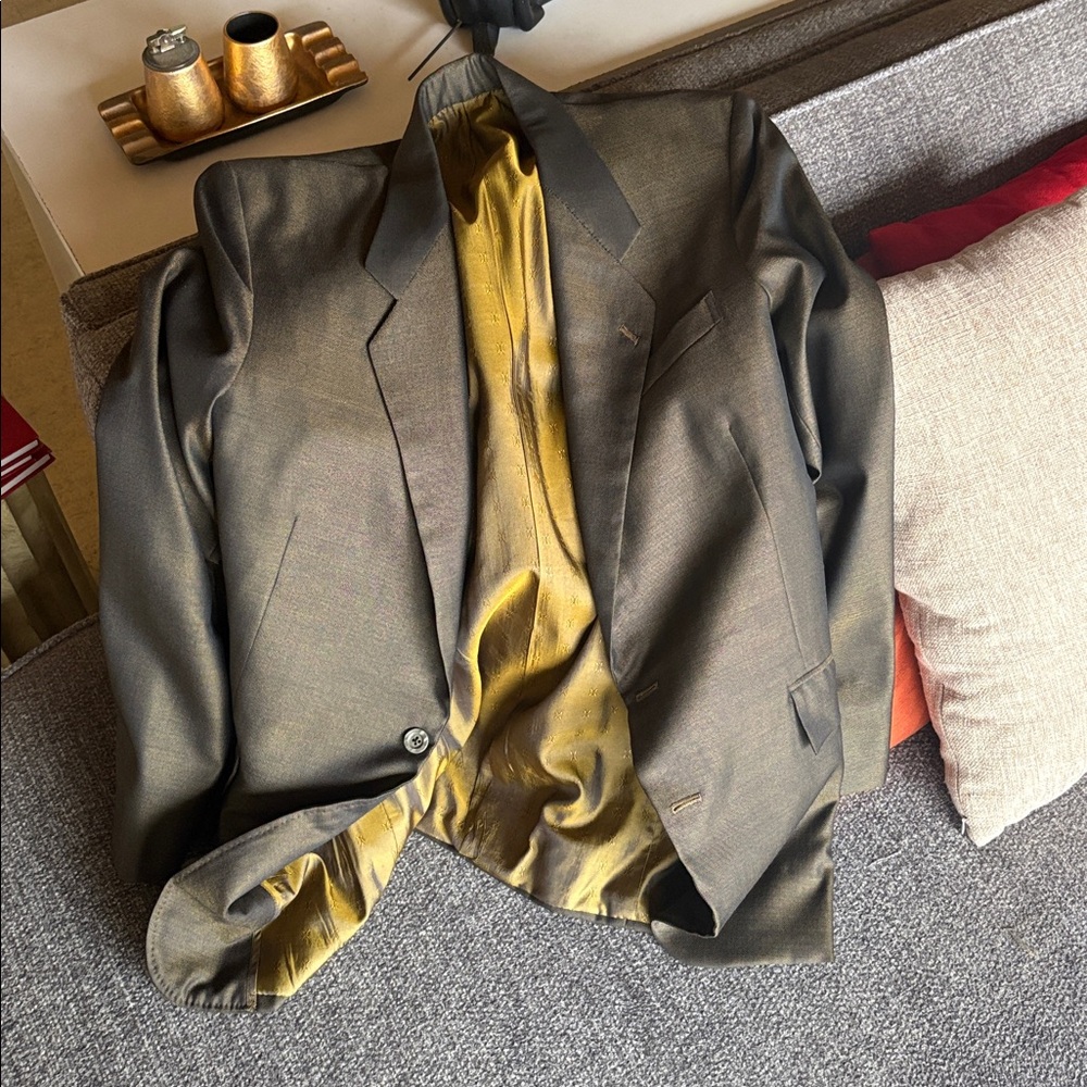 sharkskin’ brown & gold Blazer.Hong Kong made Sold @ P. C Hollywood LA.Ca. USA